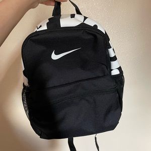Nike Brasilia JDI Kids' Backpack (Mini)	
ONE SIZE